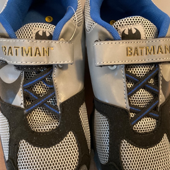 Boys Batman Runners size 3.   *brand new* - Picture 4 of 6